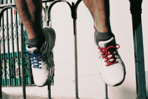 Alternative view of Giày Asics Reigning Champ x Gel Nimbus 22 Paris Edition 1021A516 020