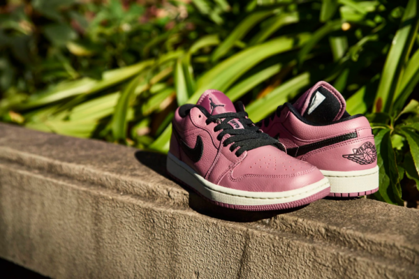 Giày Nike Wmns Air Jordan 1 Low SE 'Light Mulberry' DC7268-500 - Ảnh 4