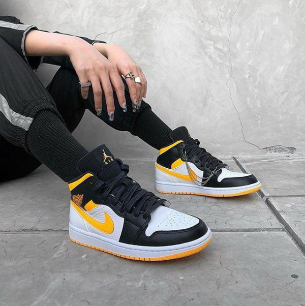 Giày Nike Air Jordan 1 Mid 'Laser Orange Black' CV5276-107 - Ảnh 2