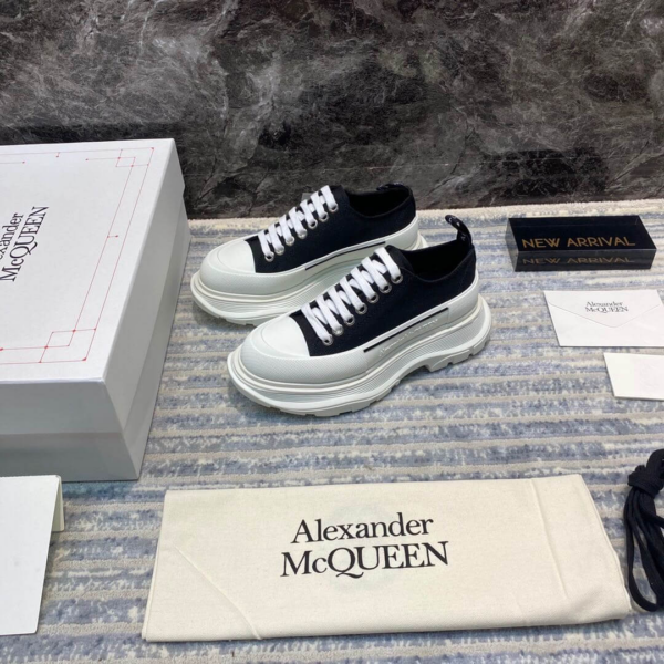 Giày Alexander McQueen Tread Slick 'Black White' 611705-W4L32-1070 - Ảnh 5