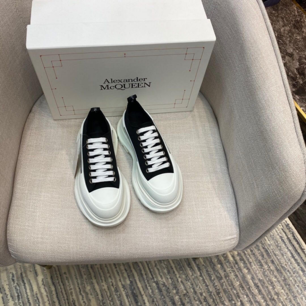 Giày Alexander McQueen Tread Slick 'Black White' 611705-W4L32-1070 - Ảnh 4