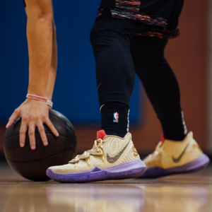 Alternative view of Giày Nike Concepts x Kyrie 5 EP 'Ikhet' CI9961-900