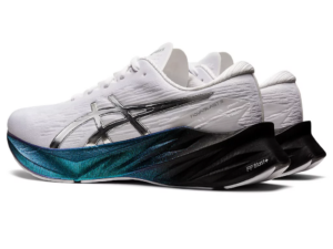 Giay Asics Novablast 3 'Platinum' 1011B461-100