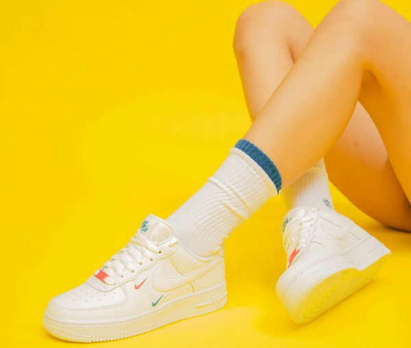 Giày Nike Wmns Air Force 1 '07 Essential 'Summit White Solar Red'  CT1989-101 - Ảnh 4