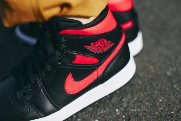 Giày Nike Wmns Air Jordan 1 Mid 'Siren Red' BQ6472-004 - Ảnh 2