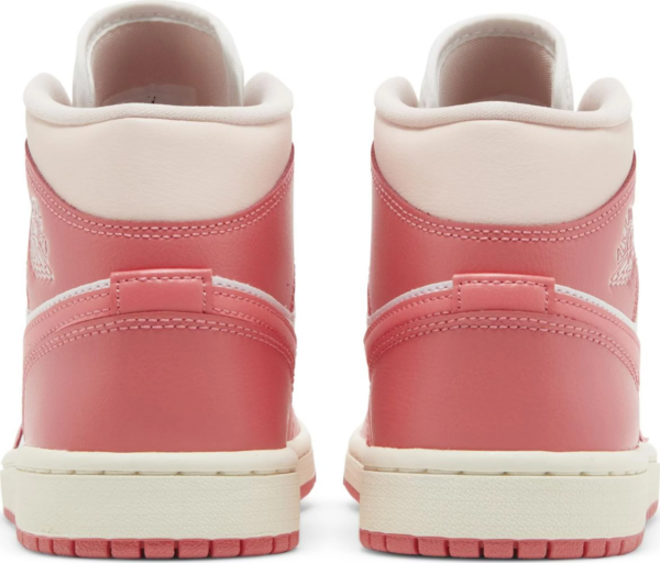 Giay Nike Air Jordan 1 Mid 'Strawberries And Cream' BQ6472-186