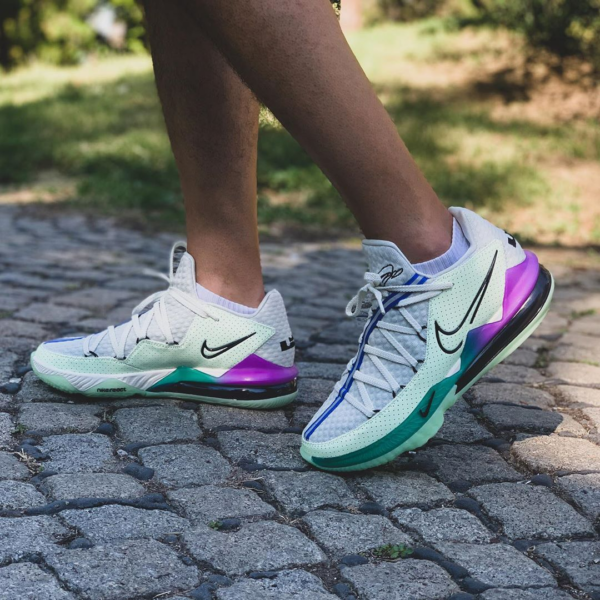 Giày Nike LeBron 17 Low 'Glow In The Dark' CD5007-005 - Ảnh 3