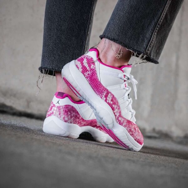 Giày Nike Wmns Air Jordan 11 Retro Low 'Pink Snakeskin' AH7860-106 - Ảnh 3