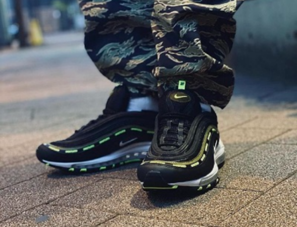 Giày Nike Undefeated x Air Max 97 'Black Volt' DC4830-001 - Ảnh 4