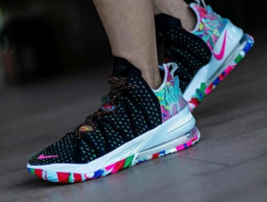 Alternative view of Giày Nike LeBron 18 'James Gang' CQ9283-002