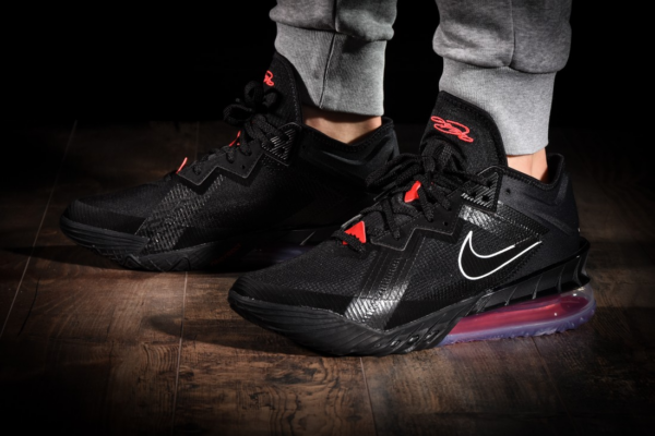 Giày Nike LeBron 18 Low 'Bred' CV7562-001 - Ảnh 6