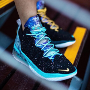 Alternative view of Giày Nike LeBron 18 'Reflections' DB8148-003