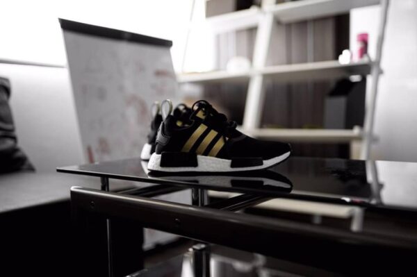 Giày Adidas Wmns NMD_R1 'Metallic Formstrip-Core Black' FX8833 - Ảnh 2