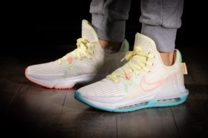 Giay Nike LeBron Witness 6 'Easter' CZ4052-103