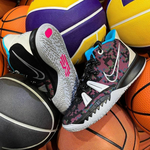 Giày Nike Kyrie 7 GS 'Pixel Camo' CT4080-008 - Ảnh 3