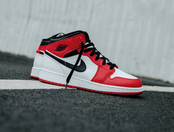 Giày Nike Air Jordan 1 Mid GS 'Chicago' 554725-173 - Ảnh 6