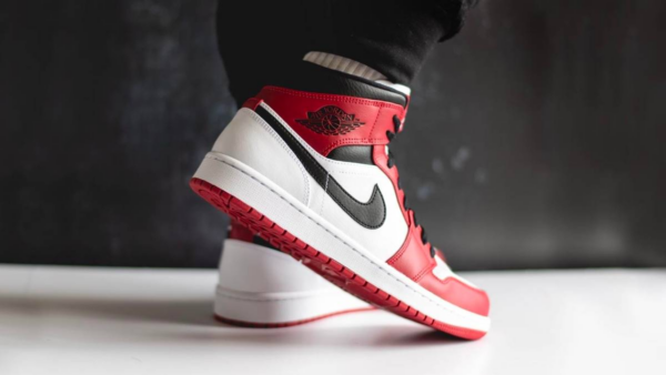 Giày Nike Air Jordan 1 Mid GS 'Chicago' 554725-173 - Ảnh 8