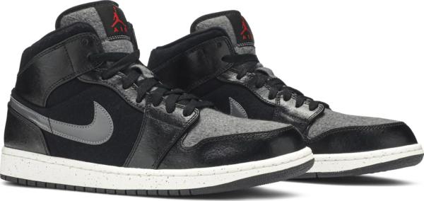 Giay Nike Air Jordan 1 Retro Mid SE 'Winterized' 852542-001
