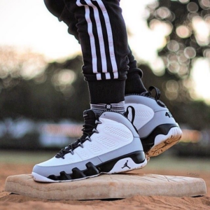 Alternative view of Giày Nike Air Jordan 9 Retro 'Barons' 302370-106