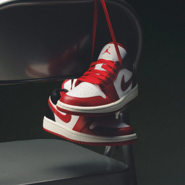 Giày Nike Air Jordan 1 Low Reverse 'Black Toe' DC0774-160 - Ảnh 4