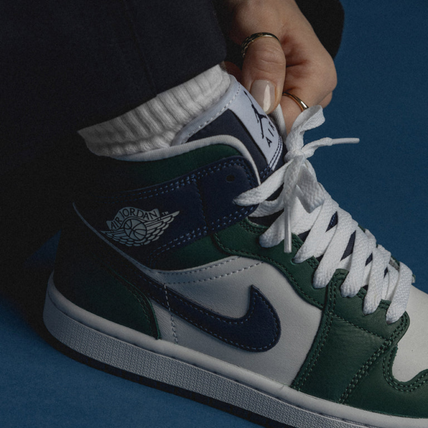 Giay Nike Air Jordan 1 Mid SE 'Seahawks' DZ5326-300