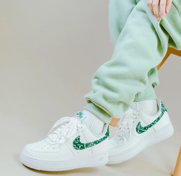 Giày Nike Wmns Air Force 1 '07 Essentials 'Green Paisley' DH4406-102 - Ảnh 2