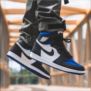Alternative view of Giày Nike Air Jordan 1 Retro High OG 'Royal Toe' 555088-041
