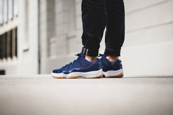Giày Nike Air Jordan 11 Retro Low 'Navy Gum' 528895-405 - Ảnh 2