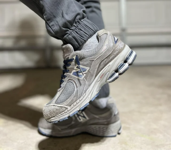 Giày New Balance 2002R 'Grey Brown Pouch' M2002RVA - Ảnh 3