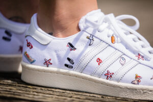Alternative view of Giày Adidas Superstar 80S W 'Summer Beach' BZ0650