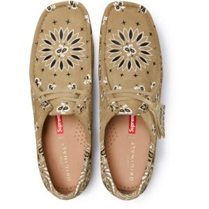 Giay Clarks x Supreme Wallabee 'Bandana Khaki' 261-42398