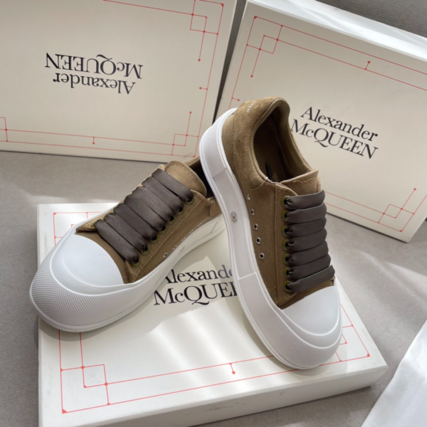 Giày Alexander McQueen Wmns Deck Lace-Up Plimsoll 'Khaki' 654593-W4PQ1-3227 - Ảnh 4