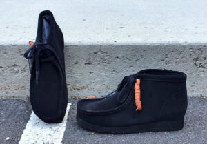 Giay Clarks Wallabee Boot 'Black Suede' 261-55517