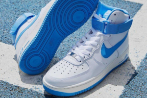 Giay Nike Air Force 1 High OG QS University 'White Blue' DX3805-100