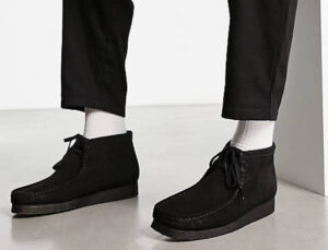 Giay Clarks Wallabee Boot 'Black Suede' 261-55517