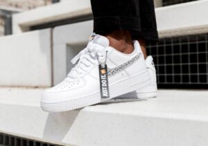 Alternative view of Giày Nike Air Force 1 LV8 White 'Just Do it' BQ5361-100