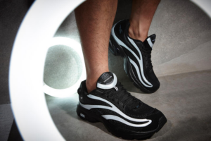 Alternative view of Giày Reebok Premier Pump Paris 'Black Silver' FX4073