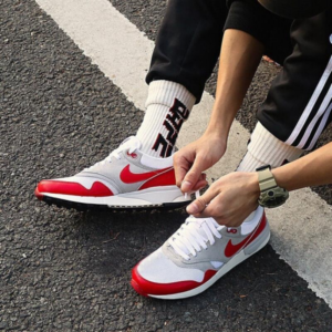 Alternative view of Giày Nike Air Odyssey 'University Red' 652989-106