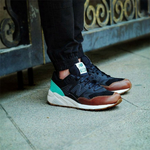 Giày New Balance 580 Revlite Black Green MRT580NK - Ảnh 2