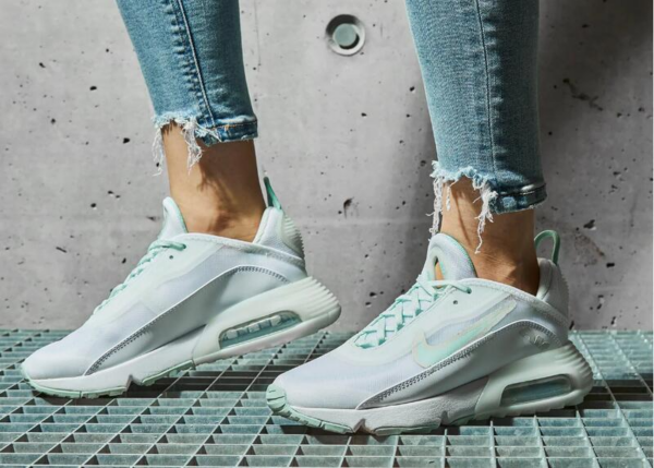 Giày Nike Wmns Air Max 2090 'White Barely Green' DJ3029-100 - Ảnh 3