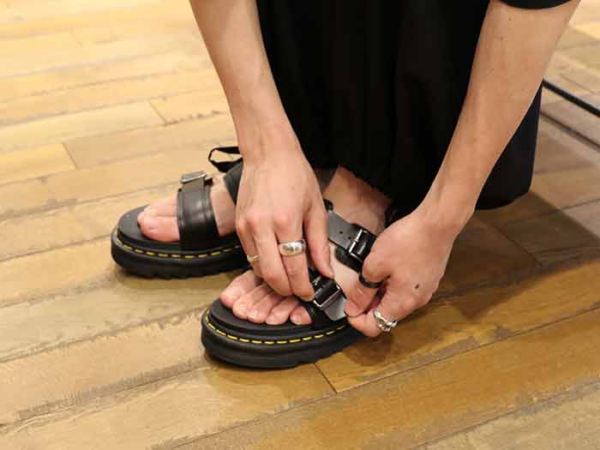 Dép Dr. Martens Myles 23523001 - Ảnh 3