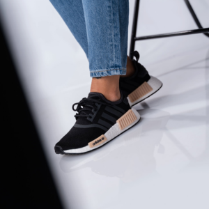 Giay Adidas NMD R1 'Black Carbon' GZ7997