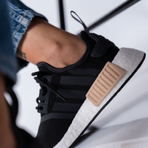 Giay Adidas NMD R1 'Black Carbon' GZ7997
