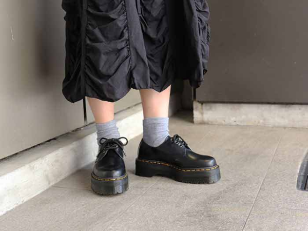 Giày Dr.Martens 1461 Quad Black Polished Smooth Black 25567001 - Ảnh 9