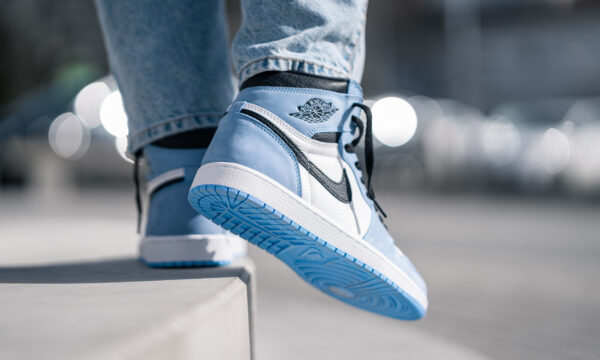 Giày Nike Air Jordan 1 Retro High OG 'University Blue' 555088-134 - Ảnh 4