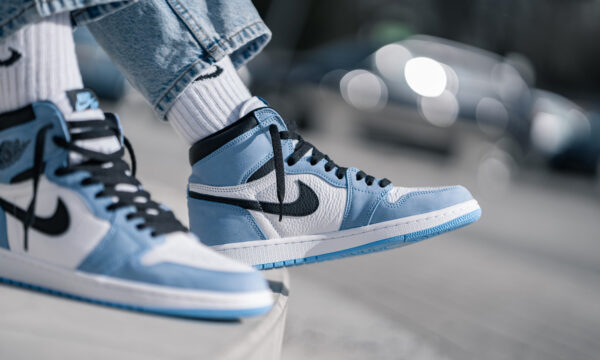 Giày Nike Air Jordan 1 Retro High OG 'University Blue' 555088-134 - Ảnh 3