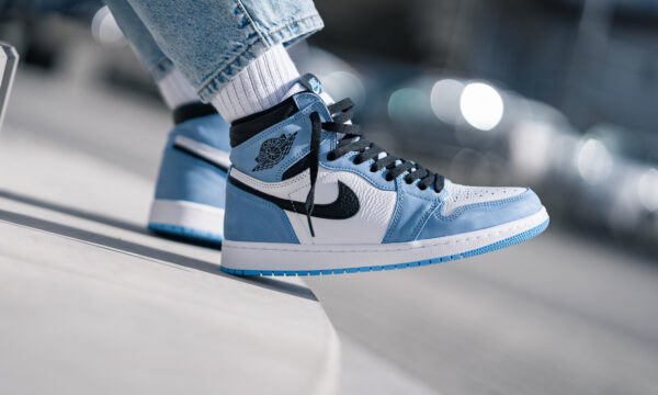 Giày Nike Air Jordan 1 Retro High OG 'University Blue' 555088-134 - Ảnh 2