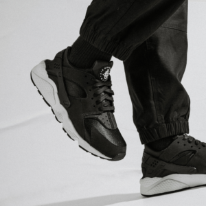 Giay Nike Air Huarache 'Off Noir' DQ8572-001