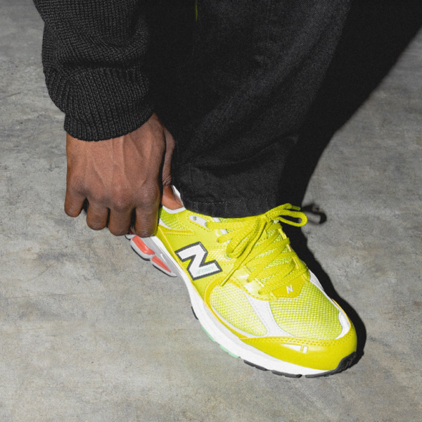 Giày New Balance 2002R 'Sulpher Yellow' M2002RLC - Ảnh 2