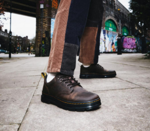 Giay Dr.Martens Reeder Crazy Horse Leather 'Brown' 27103207